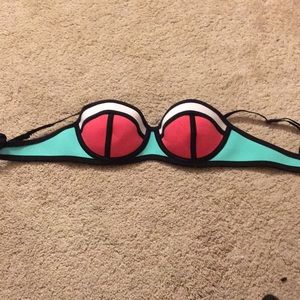 Triangl bikini top.
